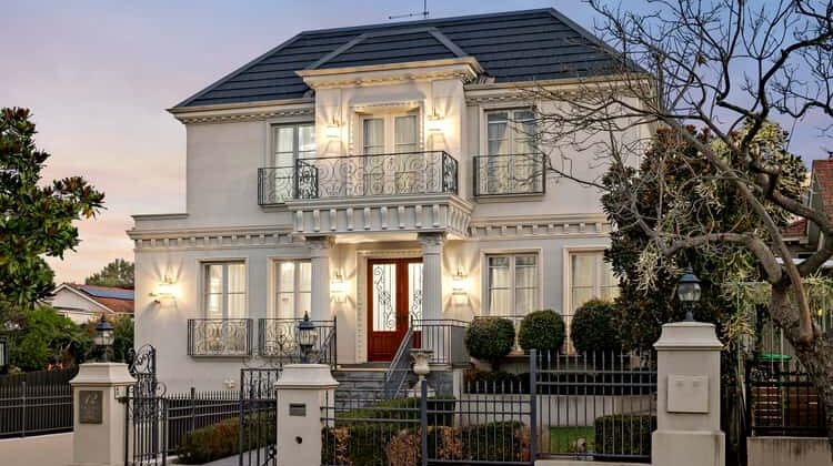 Property Conveyancer in Kew